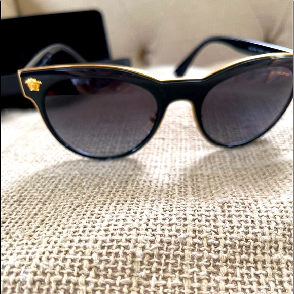 Versace sunglasses. Black with gold trim - Picture 1 of 6